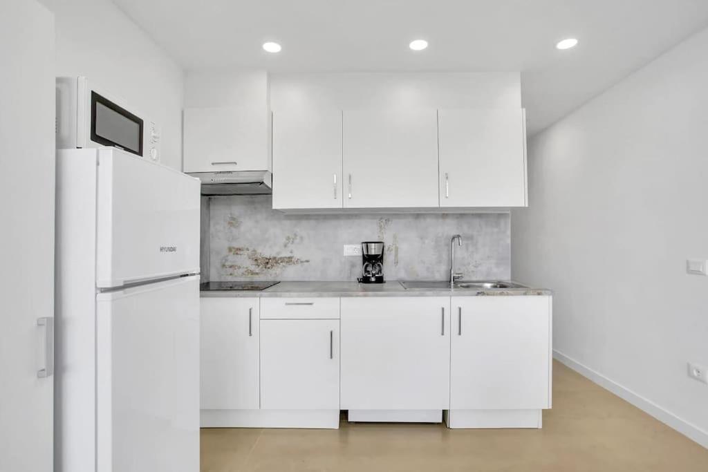 Studio In Torres Del Sol Griffin Near The Beach 阿罗纳 外观 照片