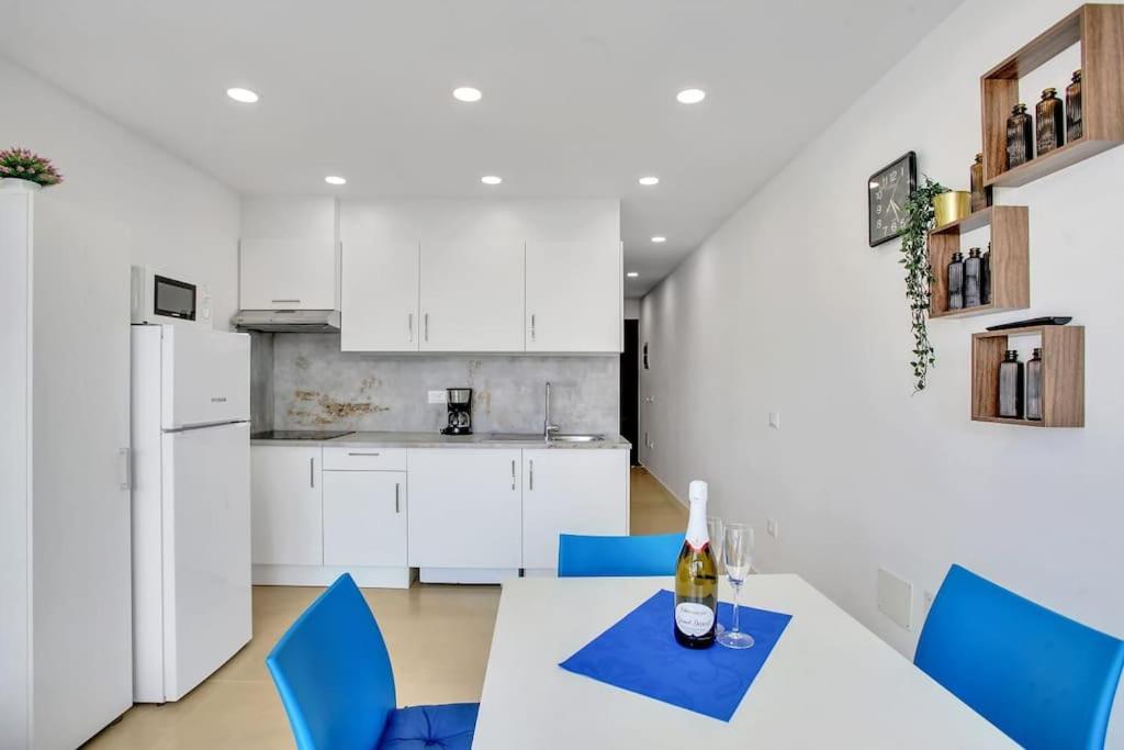 Studio In Torres Del Sol Griffin Near The Beach 阿罗纳 外观 照片