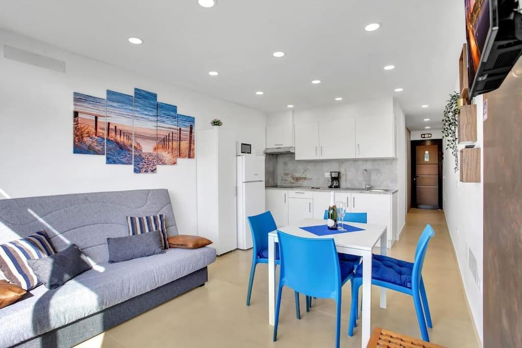 Studio In Torres Del Sol Griffin Near The Beach 阿罗纳 外观 照片